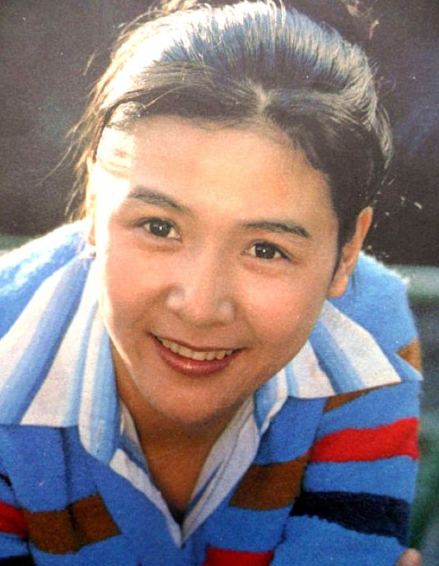 休息时,郭靖喜欢挽着马静的胳膊一起去卫生间,而郭靖则性格开朗,还长