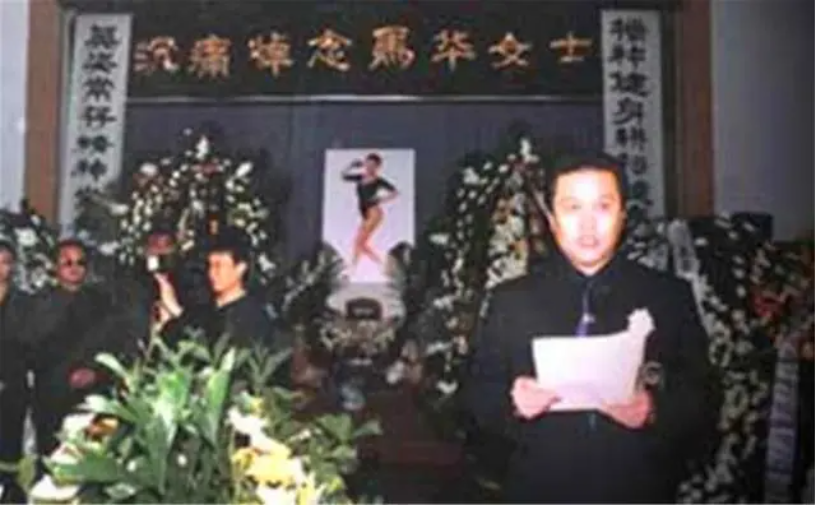 2001年41岁的健美女皇马华突然离世死前身上出现大片红紫斑痕