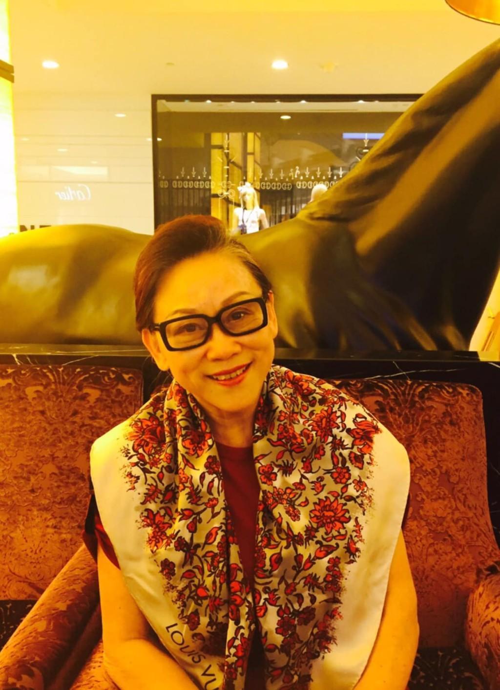 近日,姚苏蓉的好友欧伟毅在facebook上发了多张姚苏蓉的近照,照片中的