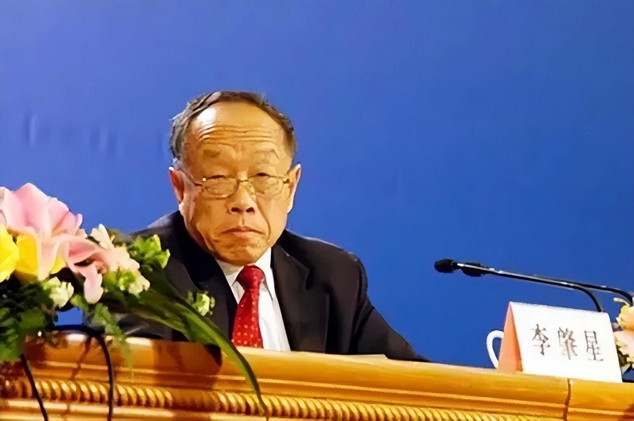 逼美国低头道歉的李肇星