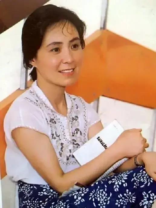 回顾女星李芸父亲和伯父都是知名演员结婚又离婚二嫁小提琴家