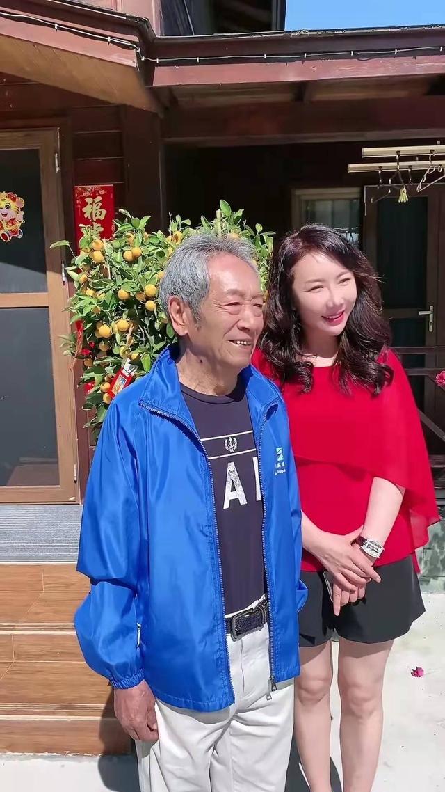 回顾饶芯语:发誓要和68岁的王奎荣白头偕老,现他77岁了,她还好吗