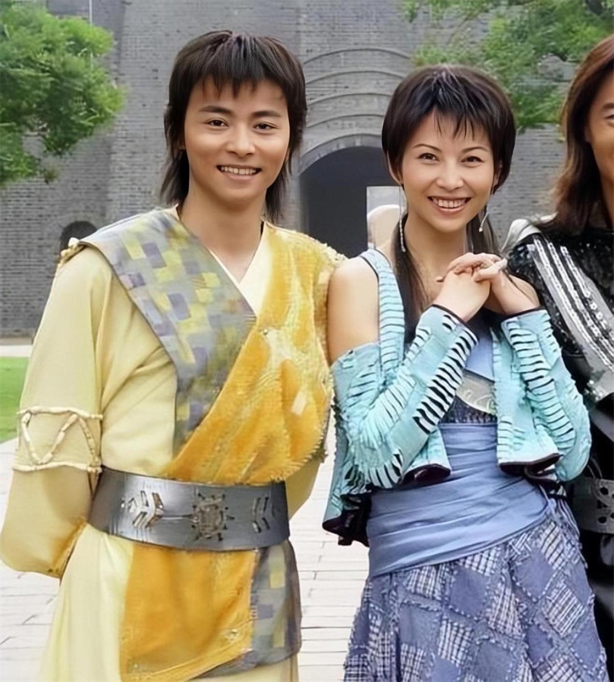 回顾蔡少芬嫁小丈夫张晋婚后连生三胎一家五口蜗居80㎡公寓