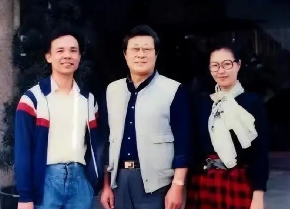 陪伴妻子身边,一生不离不弃