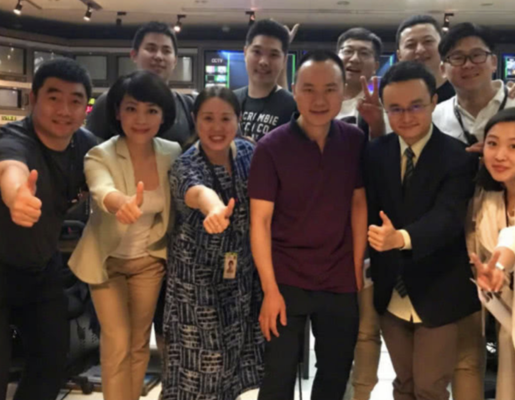 回顾裘正义妻子央视主播劳春燕因工作与她分居多年恩爱不减