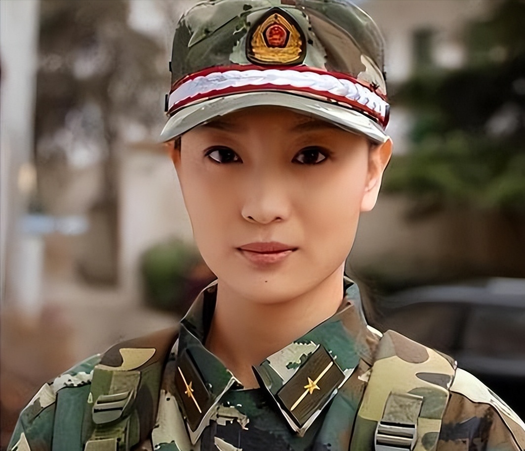 回顾美女军花侯梦莎和吴京搭档出演军旅剧走红现幸福美满