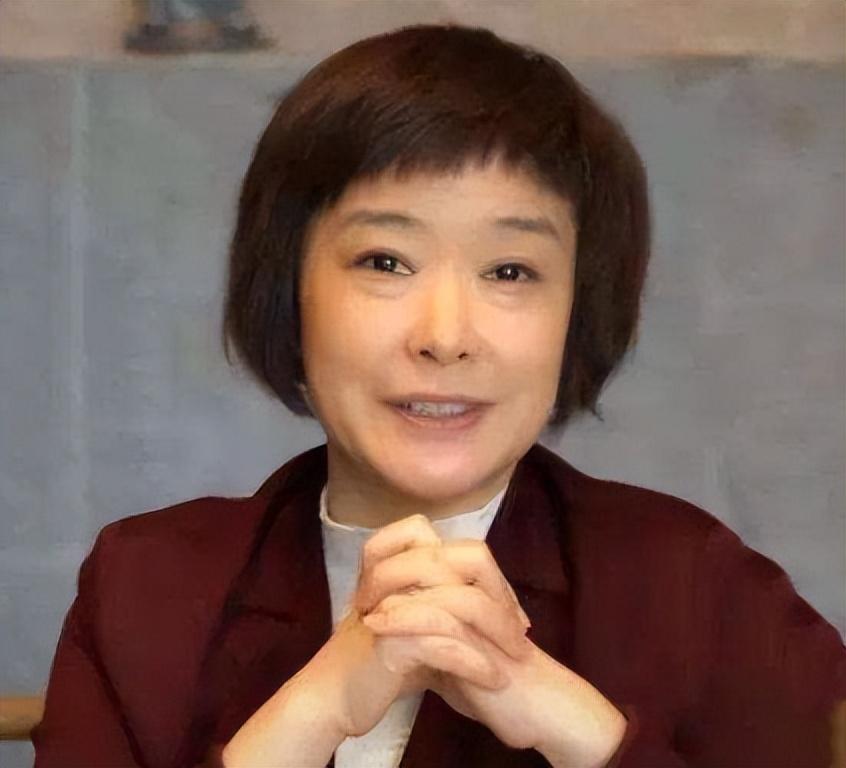 回顾王雪纯父亲是央视台长巅峰放弃主持隐婚后坚持丁克30年