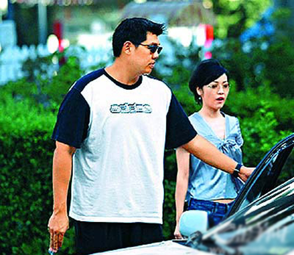 二来周杰伦事业正处于上升期,两人约会时长期被狗仔跟,据说为了躲避