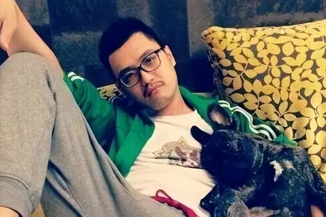 宋喆现身县城发廊近照曝光变瘦引来瞩目