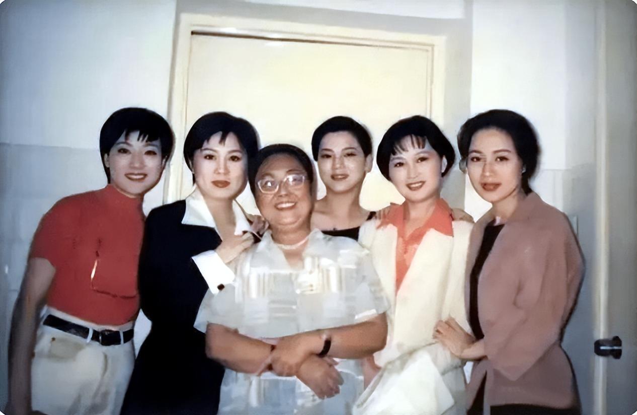 回顾黄梅戏五朵金花4人无儿无女1人遭诟病晚年生活还好吗