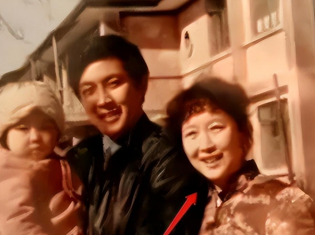 回顾唐国强女儿唐莉母亲悲惨离世后选择原谅父亲不喊壮丽母亲