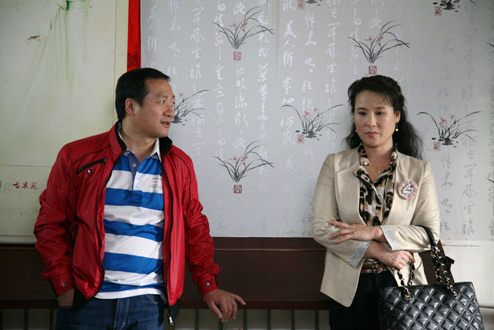 回顾演员唐鉴军:走红后拒绝抛弃不孕妻子,今一家四口其乐融融