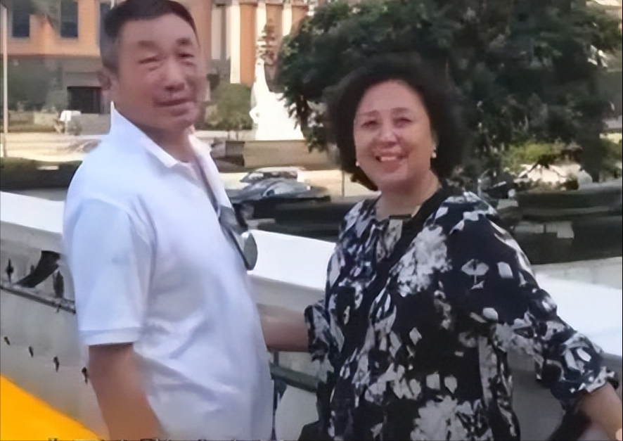 回顾杜源4岁认识爱妻结婚42年零绯闻今女儿成了最大骄傲