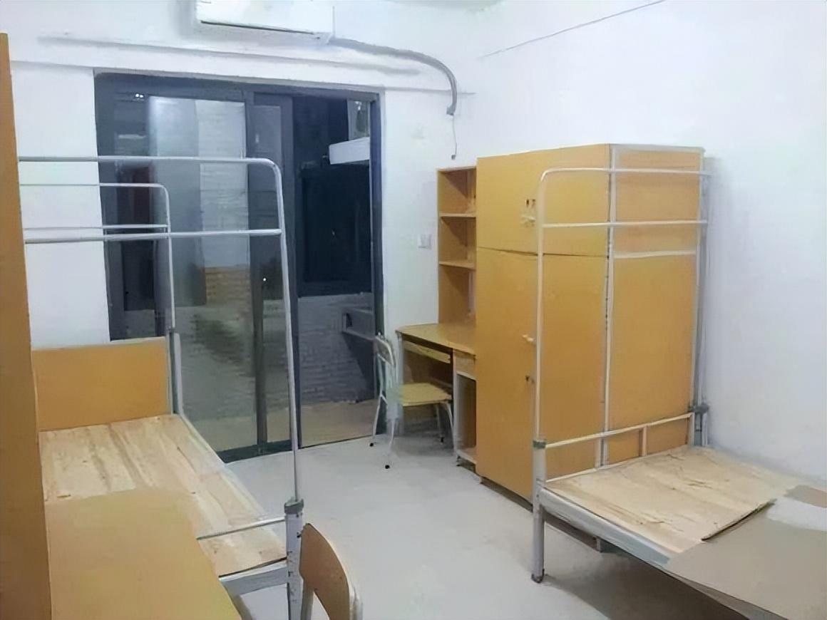 09年上海女研究生带母求学遭拒后自杀校方愿付16万拒绝道歉