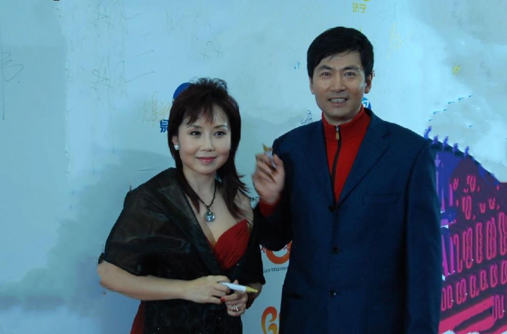 回顾陆剑民:一封信定情,娶西北歌后胡月,结婚33年浪漫依旧