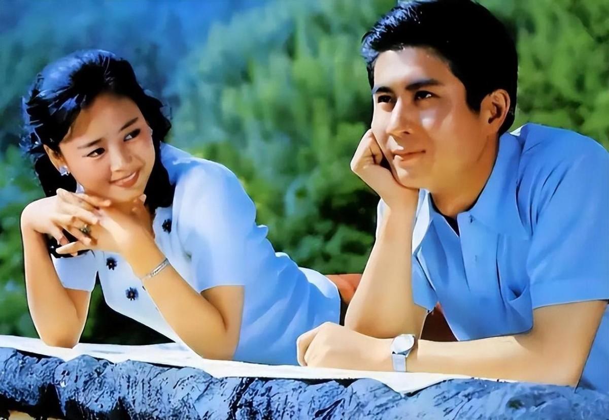 回顾张瑜凭借一个吻火遍全国为了事业放弃丈夫一生无儿无女