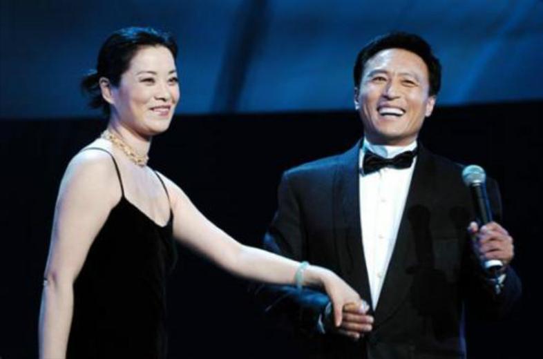 回顾王洛勇曾是胡歌恩师独闯美国16年感激19岁嫁给自己的丁宁