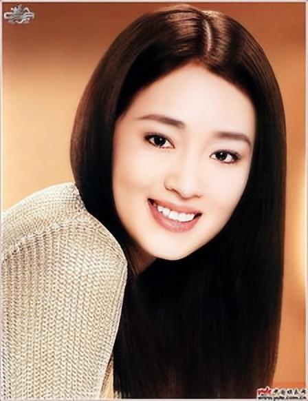 回顾巩俐:曾与张艺谋相恋8年,后嫁给70多岁法国老头,生活幸福