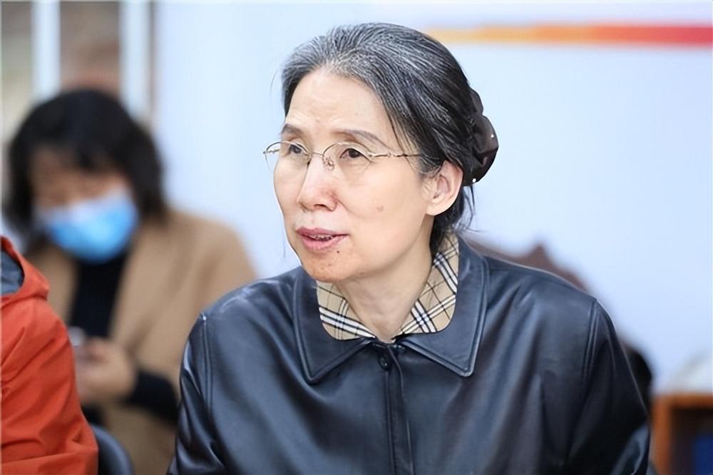 回顾中科院教授杨佳29岁失明被丈夫孩子抛弃8年后她逆风翻盘