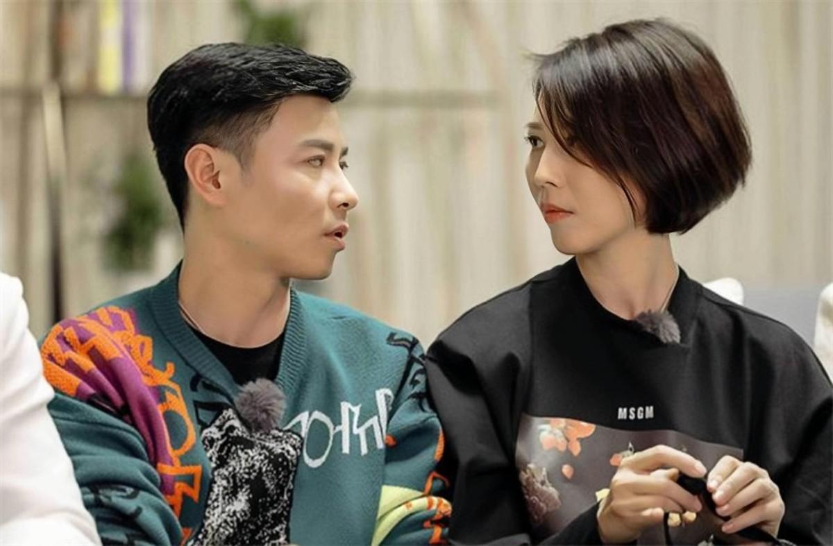 回顾蔡少芬嫁小丈夫张晋婚后连生三胎一家五口蜗居80㎡公寓