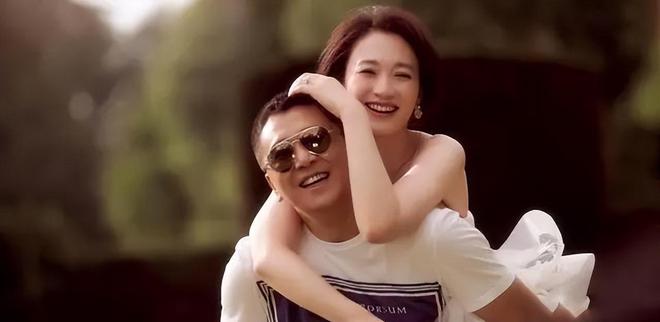 徐梵溪和徐佳宁的感情起源于工作上的接触.