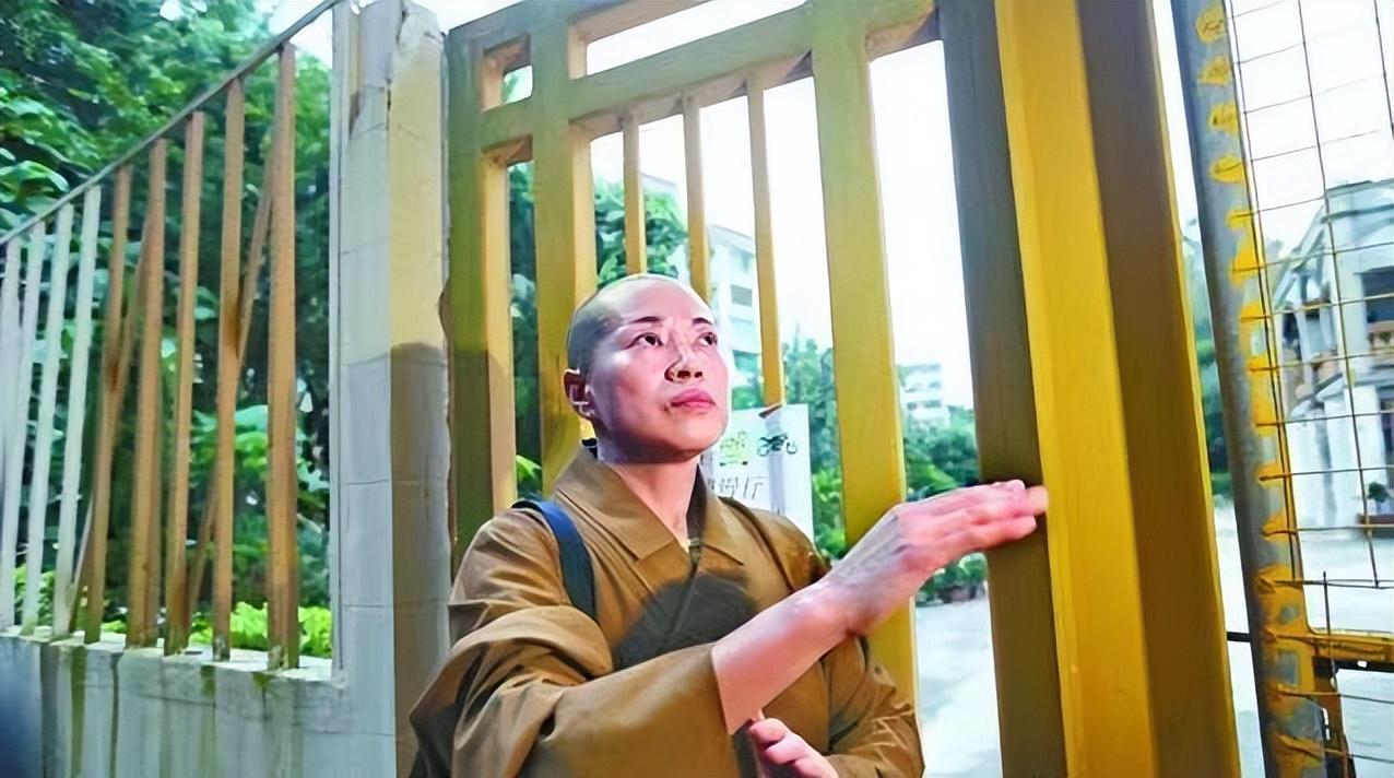 回顾尼姑开豪车住别墅与2个和尚结婚事发时屋里还藏着假发