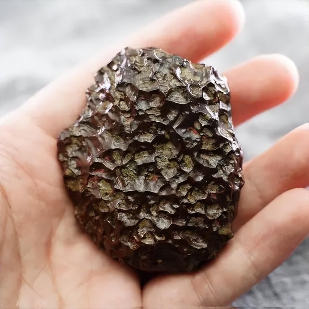 回顾女孩5年捡400多公斤陨石,拒"天价"收购,后任贵州