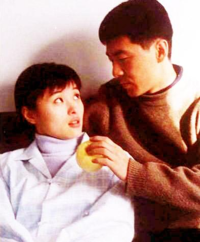 回顾51岁吴越离开陈建斌18年之后坚持嫁给自己与父亲相依为命