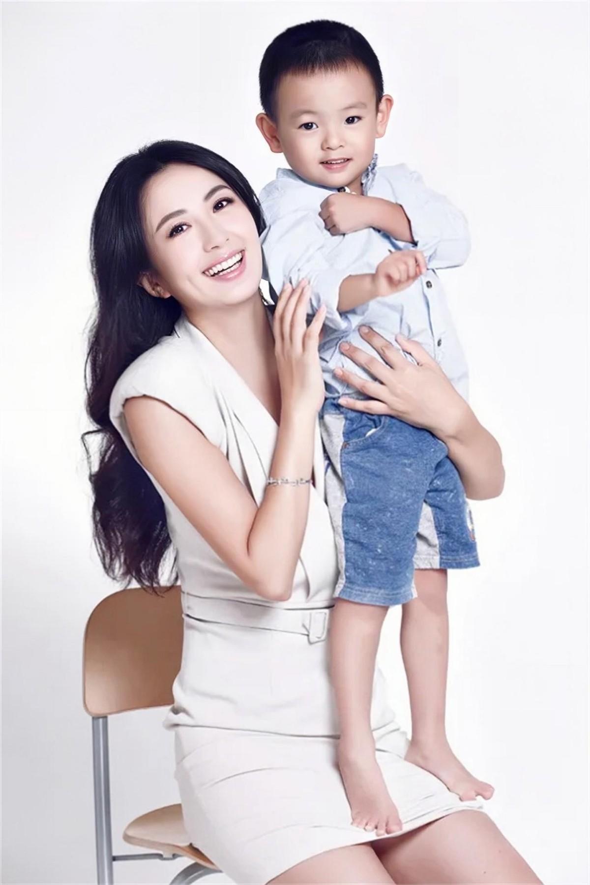 回顾演员杨童舒:低调嫁圈外老公,恩爱13年生一子,被婆家宠成公主