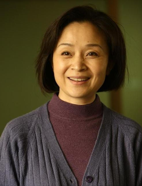 回顾演员刘莉莉离婚后嫁给富商如今为大龄女儿烦恼