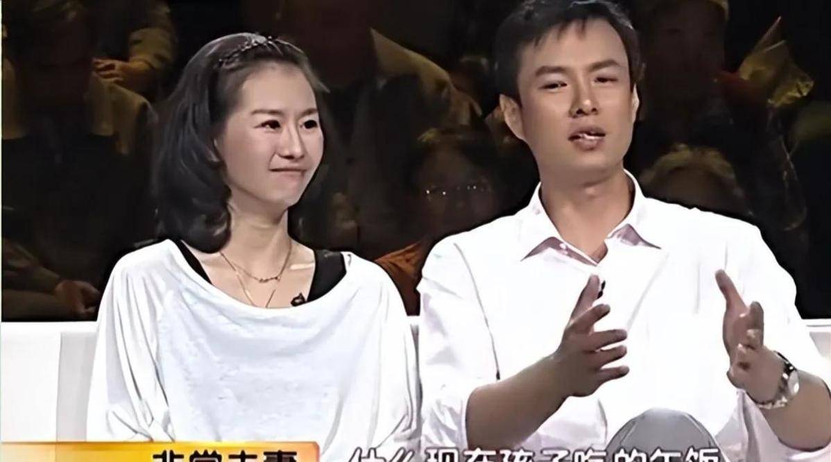 回顾朱铁因穷被女友嫌弃一气之下娶普通女老师现过得怎么样了