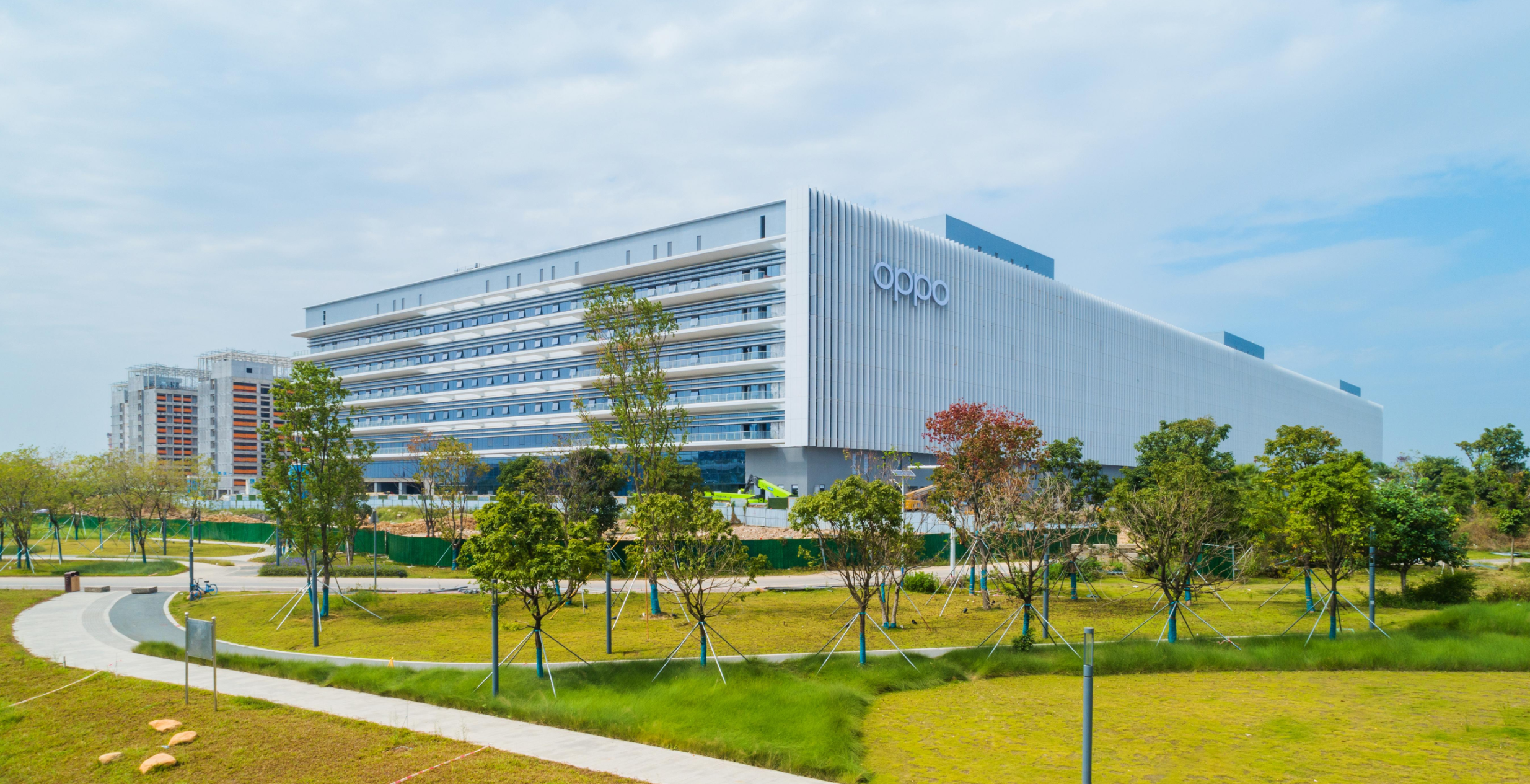 oppo智能制造中心启用时间敲定!百名企业人才"抢鲜"体验滨海湾