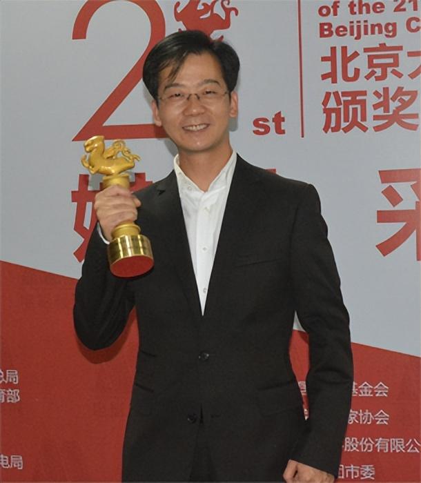 回顾演员陈创演狗出圈手握3个影帝却不温不火49岁一人生活