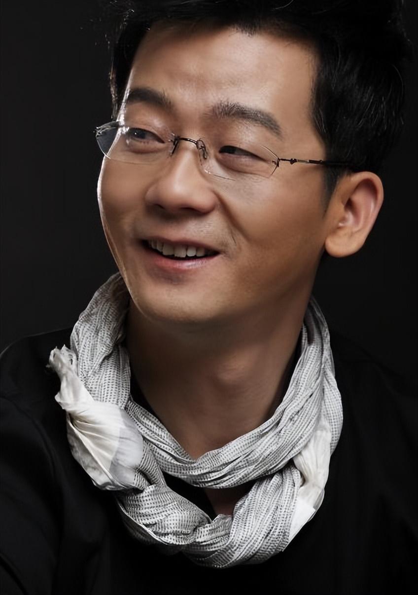 回顾演员陈创演狗出圈手握3个影帝却不温不火49岁一人生活