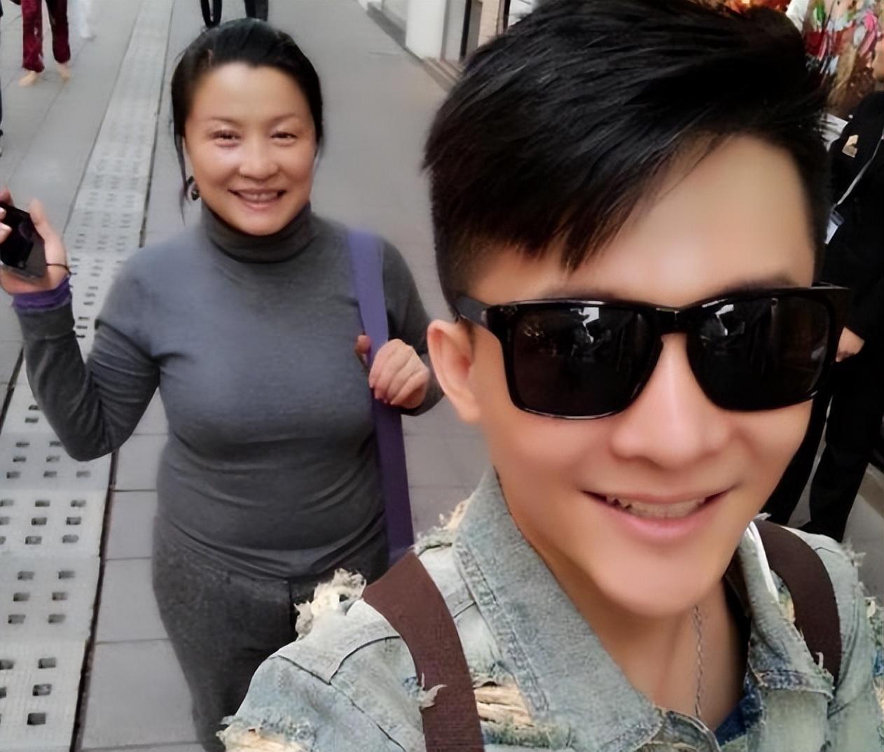 回顾边策央视帅哥主持32岁前途无量谁料和母亲通话后从8楼跳下