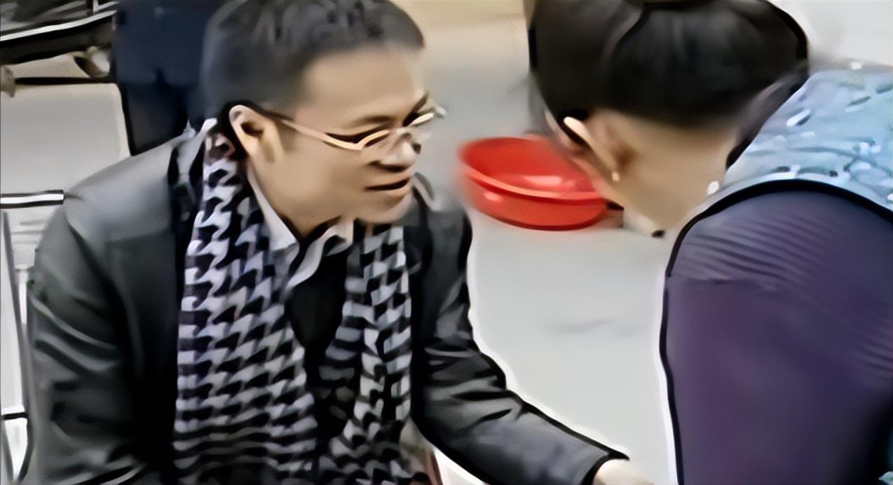 令人惊讶的是,胖丫两岁的时候,体重就已经达到了92斤,堪比一个比较