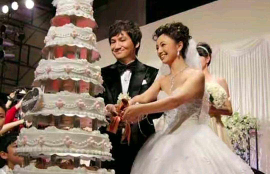 回顾罗海琼37岁嫁入豪门42岁高龄生二胎老公长得一般很有钱