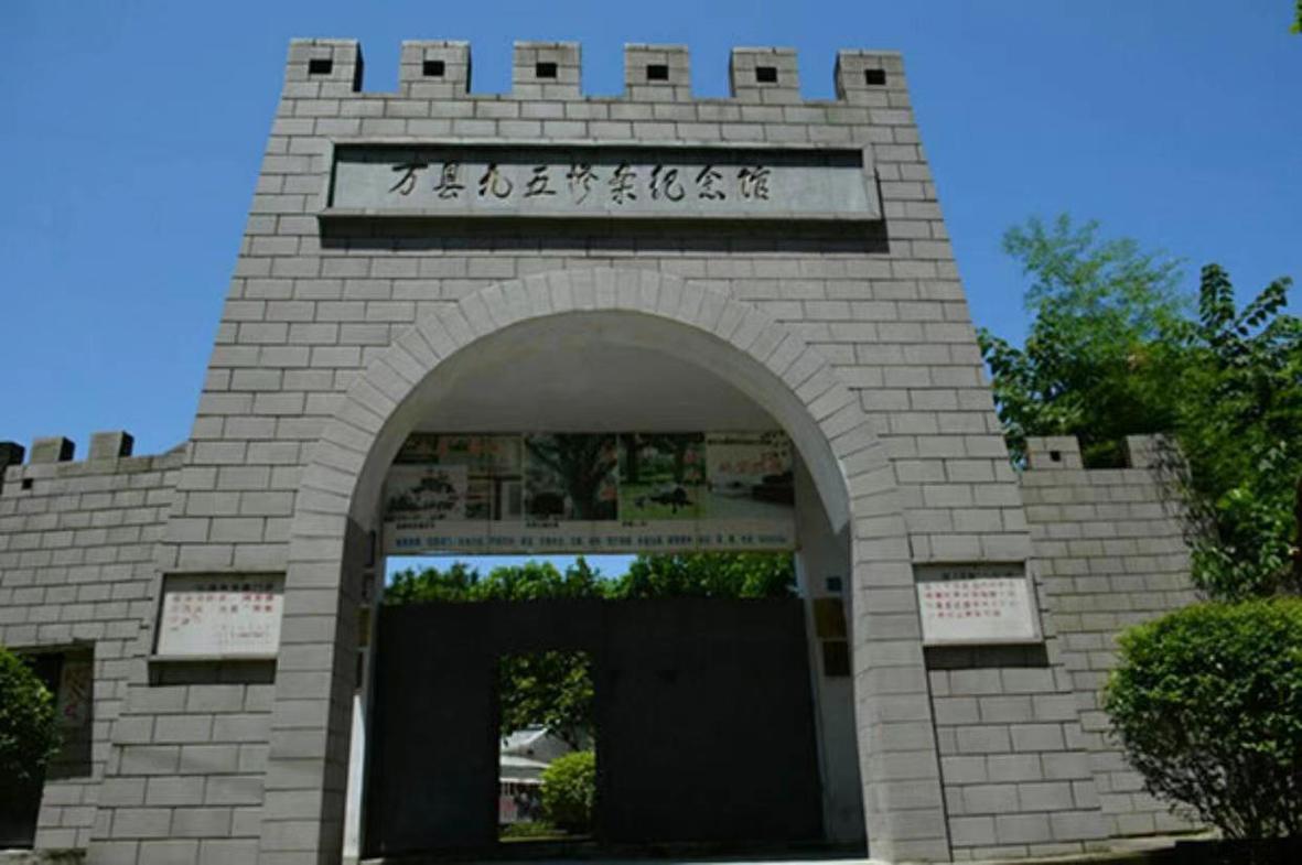 从1937年的淞沪会战,到1944年8月长衡会战,他辗转在东南和中南战场