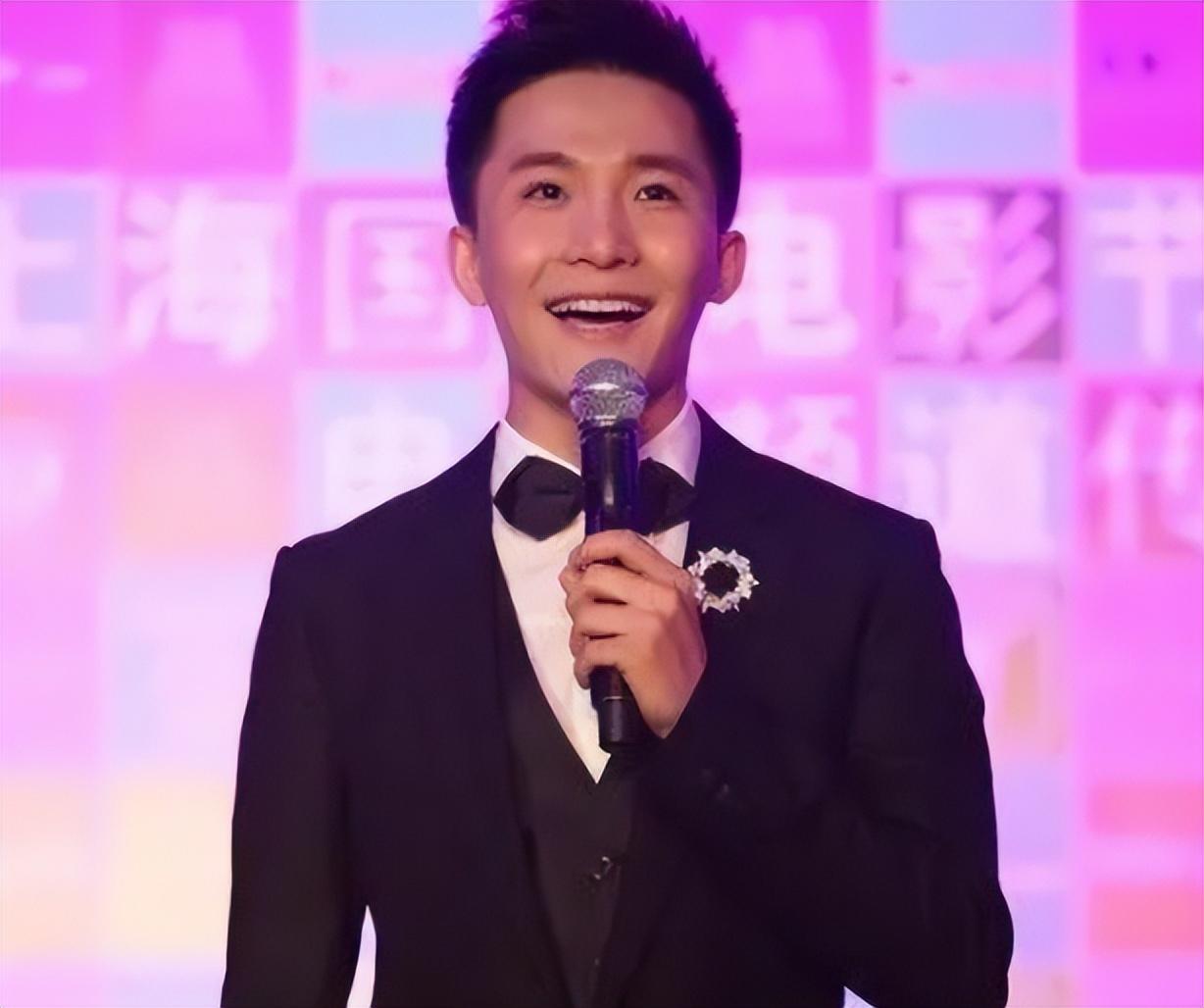 回顾边策:央视帅哥主持,32岁前途无量,谁料和母亲通话后从8楼跳下