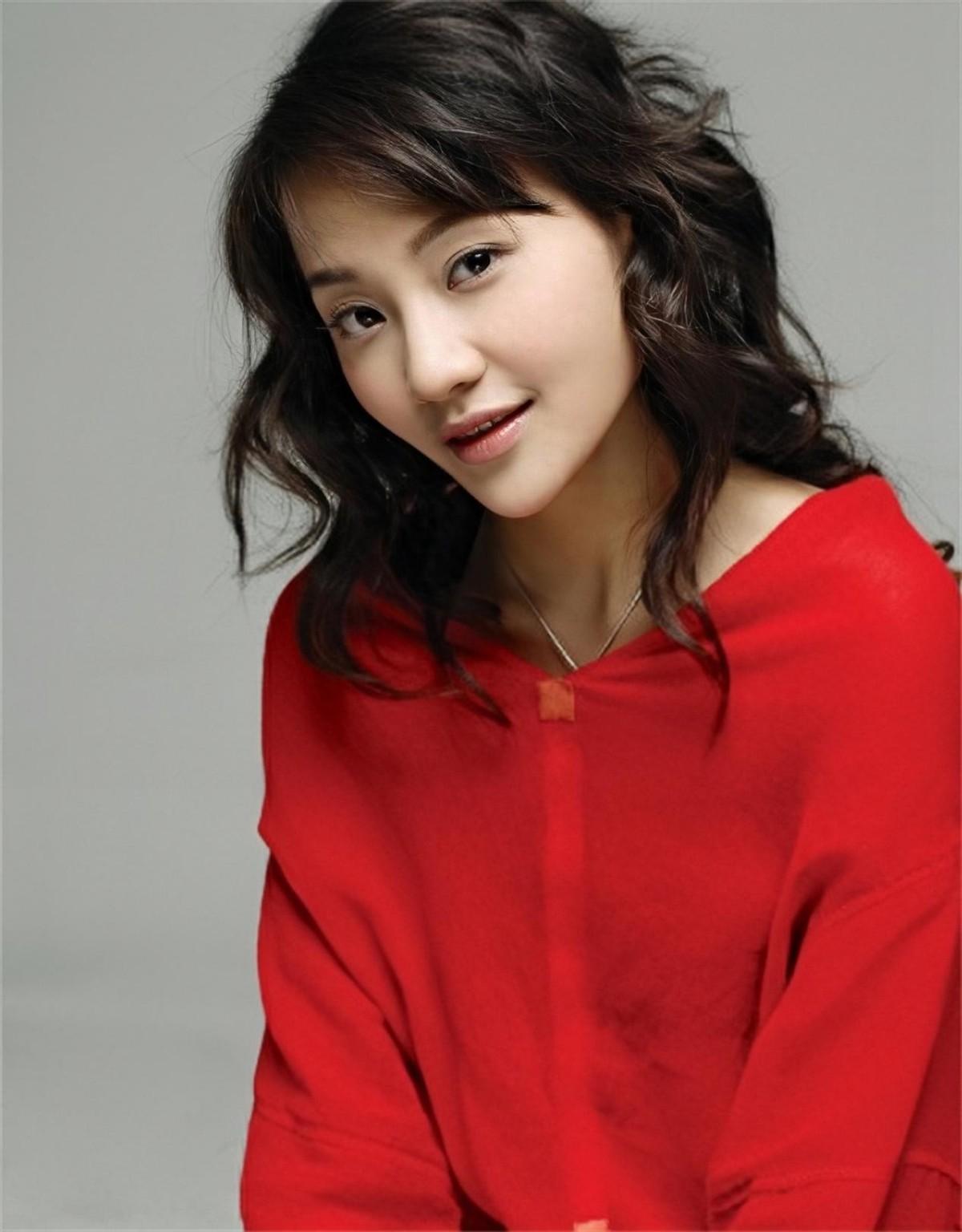 回顾潘星谊29岁意外离世那个在她葬礼上微笑的父亲近况如何