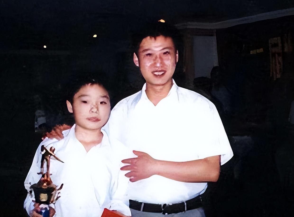 回顾台球天才丁俊晖母亲55岁因癌离世他娶大6岁女记者为妻