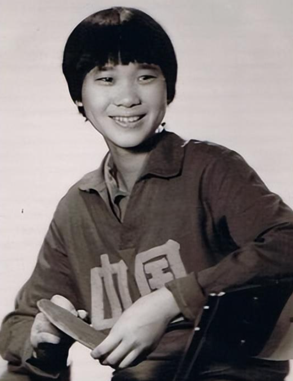 回顾曹燕华乒坛大魔王冠军拿到手软一婚同行二婚被宠成宝