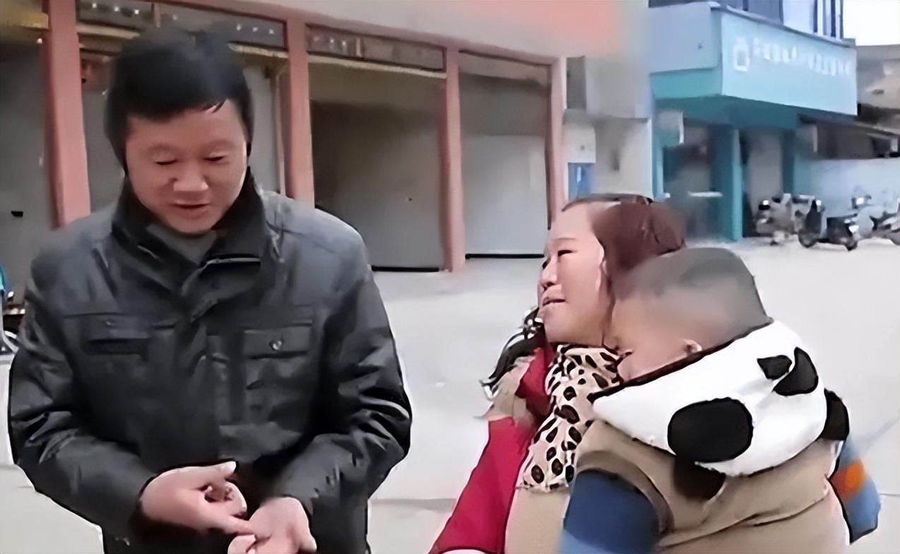 回顾袖珍男子吴康身高72cm拥有1岁童颜他如何养活自己