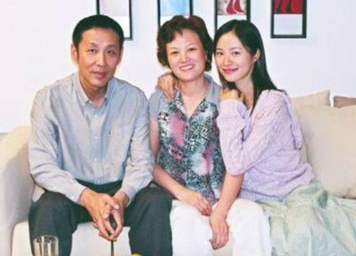 回顾陈道明娶央视主持人恩爱40年和妻子互相成就女儿是他骄傲