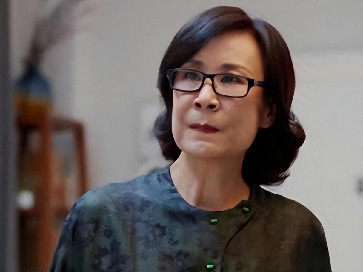 回顾苏小明成名后抛弃前夫出国加入法国国籍今回国当演员