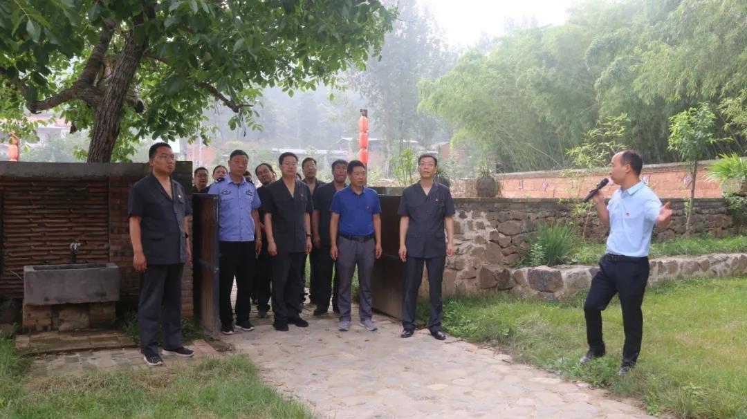 05年河南一村支书夺村权12年自称皇上统治百年死后儿孙继位