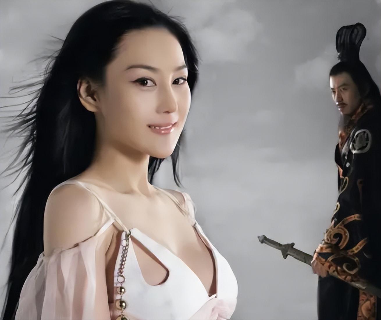 张馨予出生于江苏,原名张燕.