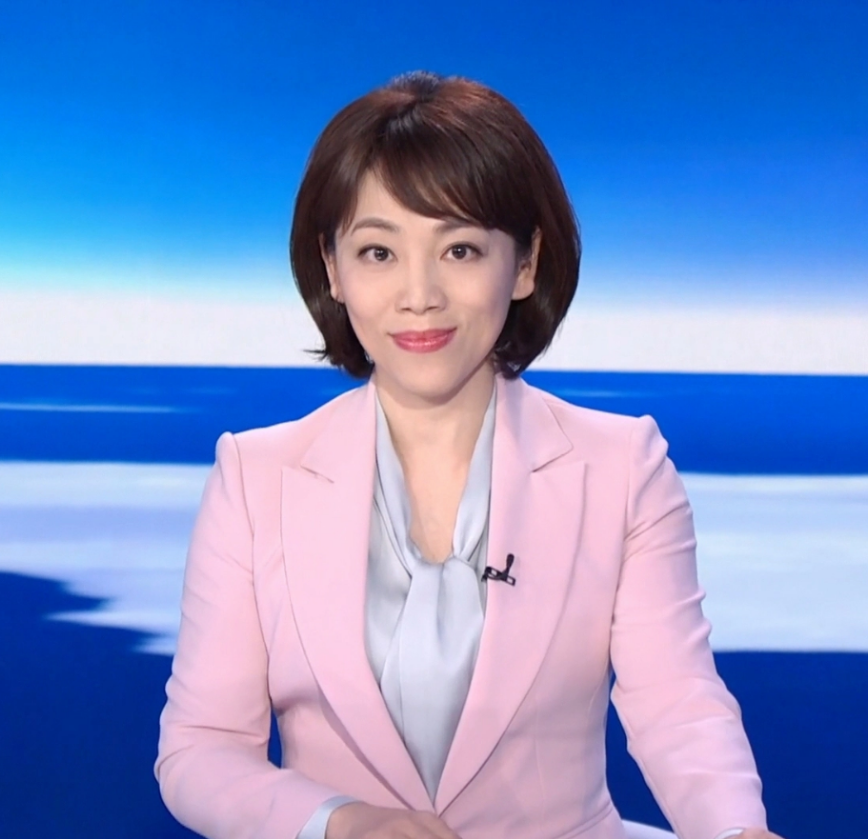 回顾裘正义妻子央视主播劳春燕因工作与她分居多年恩爱不减