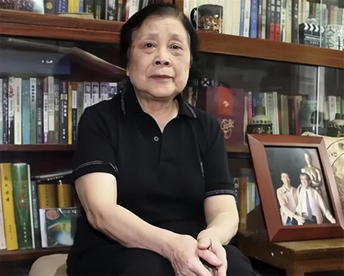 回顾徐大雯嫁给谢晋一生悲苦4个子女3个智障临终仍放不下儿子