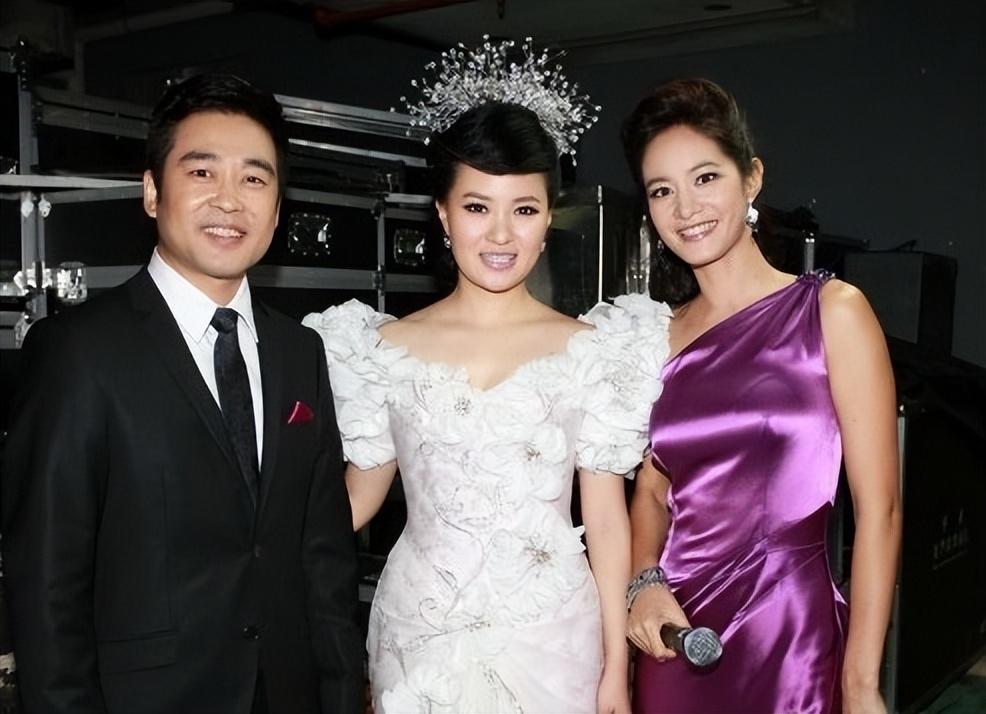 这陈正拜身形微胖,长相还算端正.